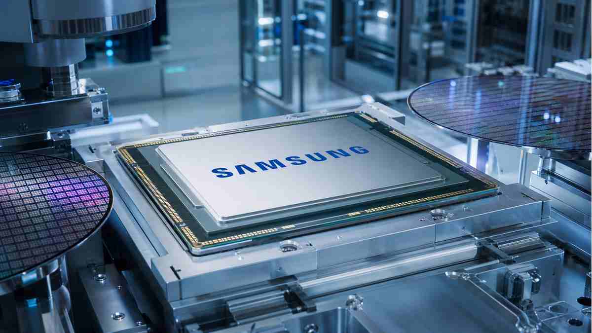 삼성전자 SAMSUNG 로고가 새겨진 파운드리 반도체 패키지